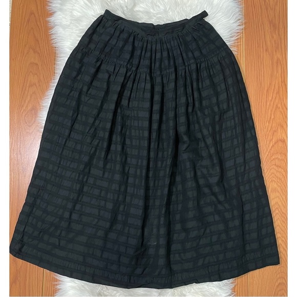 Elegant Black Midi Skirt - Picture 3 of 6